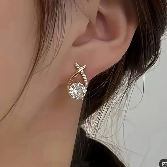 Anthropologie Jewelry - Elegant Gold and Silver Crystal Earrings.